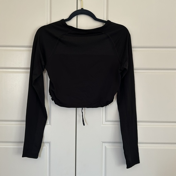 Women’s cropped balck Gymshark long sleeve - Picture 4 of 4